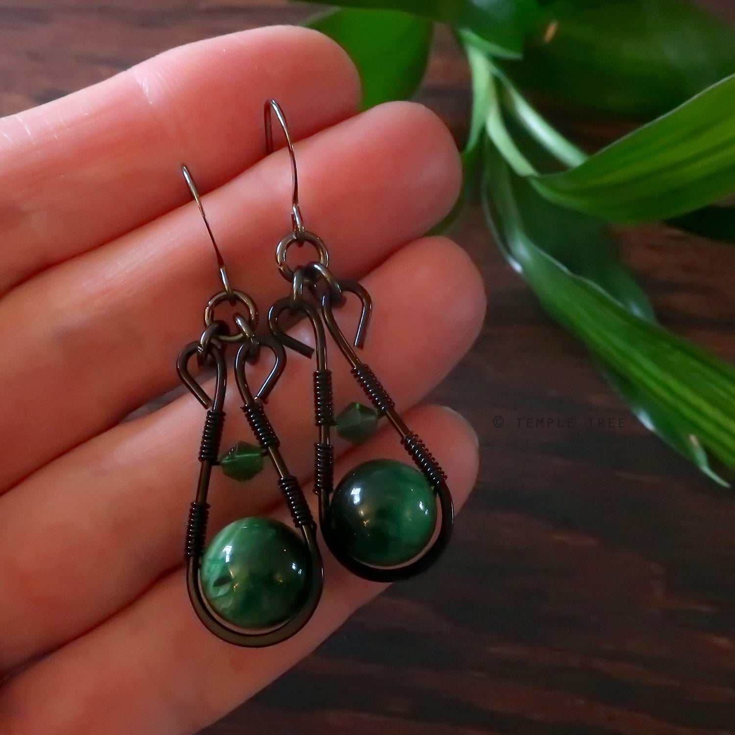 Temple Tree Pendulum Dangle Spinner Earrings in Black - Cat's Eye