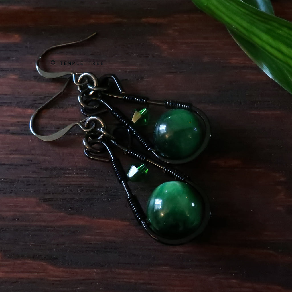 Temple Tree Pendulum Dangle Spinner Earrings in Black - Cat's Eye