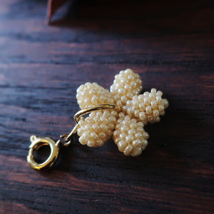 Heart in Hawaii Tiny Plumeria Flower Clasp Charm - Ivoryy