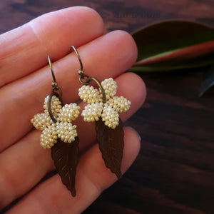 Heart in Hawaii Plumeria Flowers and Tropical Leaves - Dark Ivory