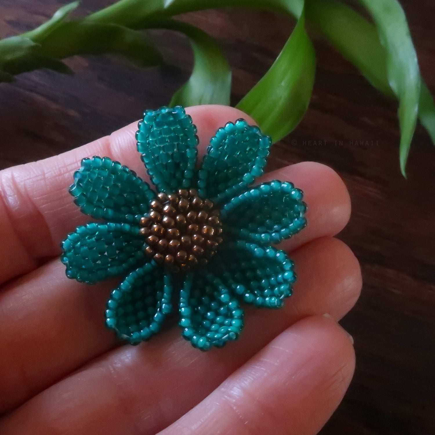 Heart in Hawaii Beaded Cosmos Flower Brooch - Jungle Green