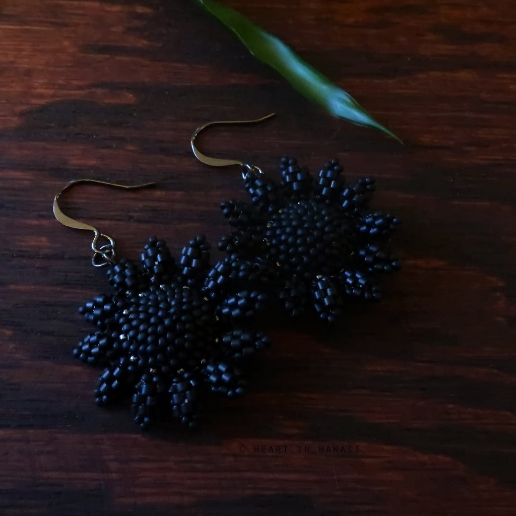 Heart in Hawaii Mini Beaded Sunflower Earrings - Matte Black