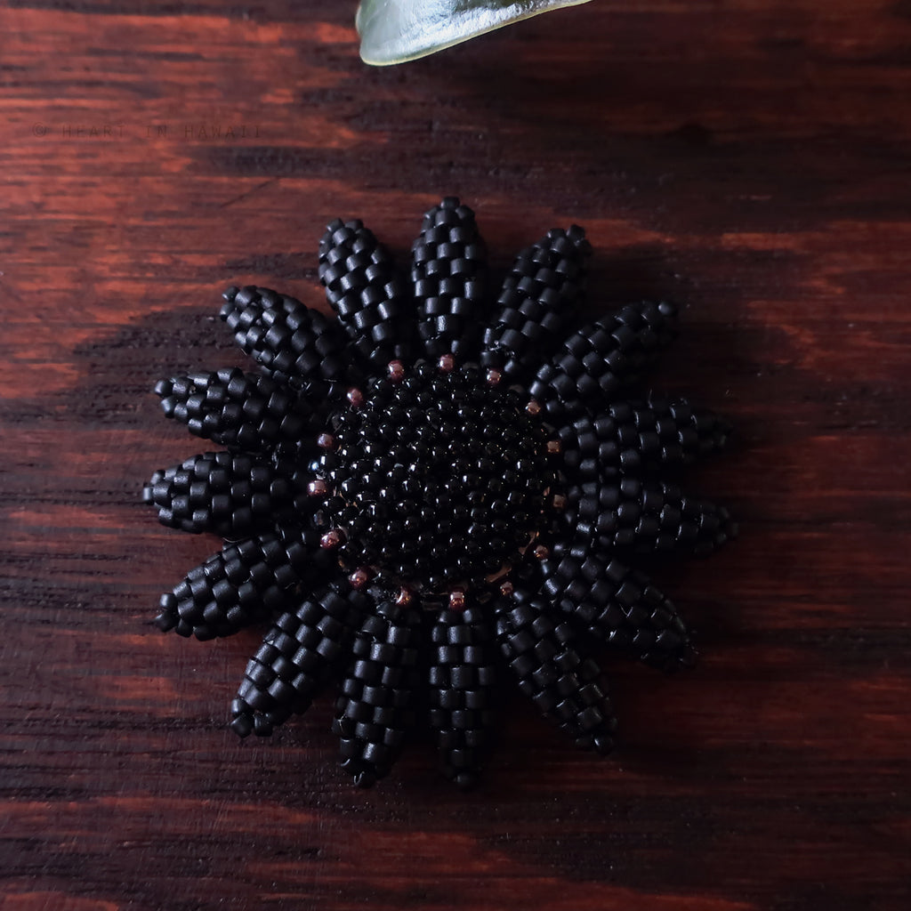 Heart in Hawaii Beaded Sunflower Brooch - Matte Black
