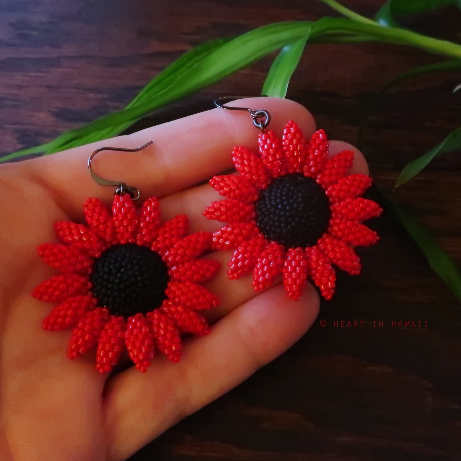 Heart in Hawaii Beaded Sunflower Earrings - Red and Matte Black